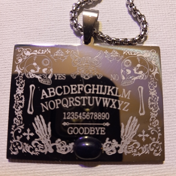 Ouija board necklace - Picture 3 of 8